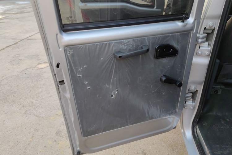 Used Wuling Zhiguang Small Truck 2020 1.2L Double Cab Interior 2