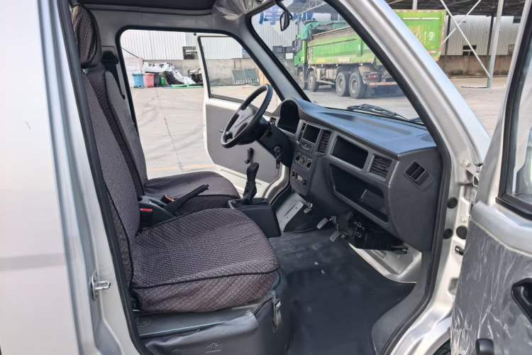 Used Wuling Zhiguang Small Truck 2020 1.2L Single Cab Interior 2