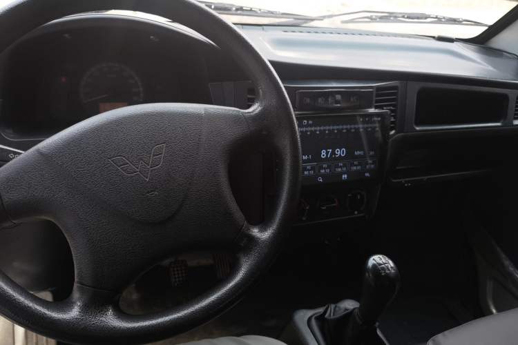 Used Wuling Zhiguang Small Truck 2020 1.2L Double Cab Interior 2