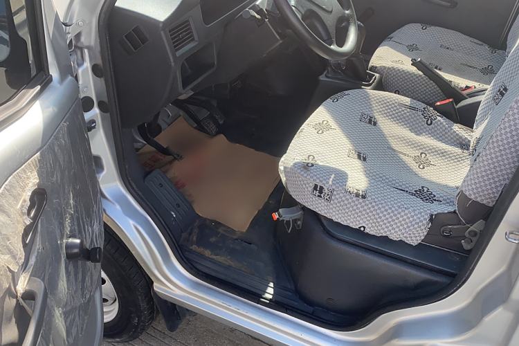 Used Wuling Zhiguang Small Truck 2020 1.2L Single Cab Interior 2