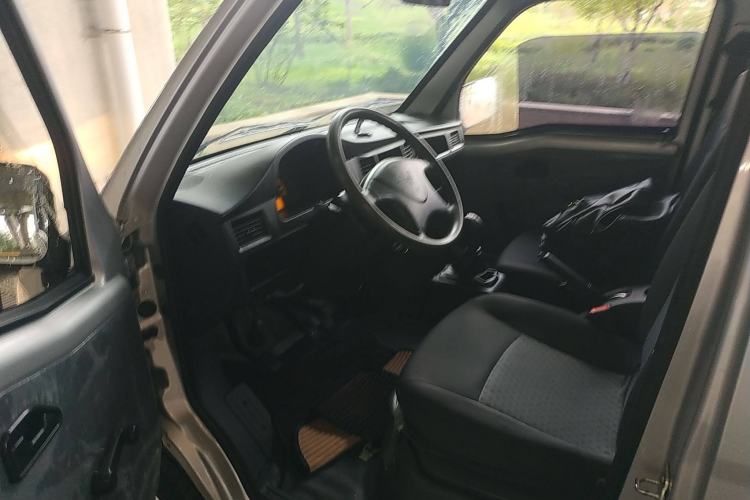Used Wuling Zhiguang Small Truck 2020 1.2L Single Cab Interior 3