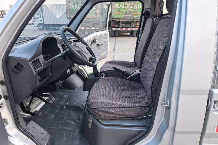 Used Wuling Zhiguang Small Truck 2020 1.2L Single Cab Interior 3
