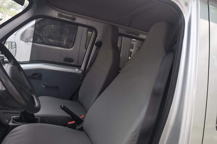 Used Wuling Zhiguang Small Truck 2020 1.2L Double Cab Interior 3