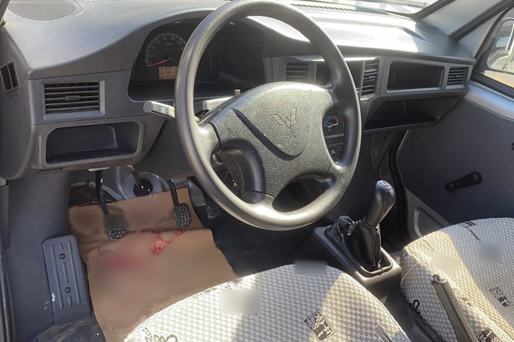 Used Wuling Zhiguang Small Truck 2020 1.2L Single Cab Interior 3