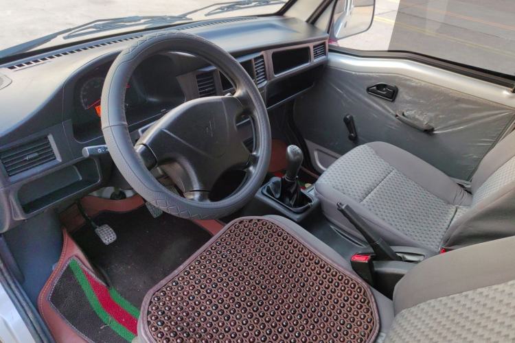 Used Wuling Zhiguang Small Truck 2020 1.2L Double Cab Interior 4