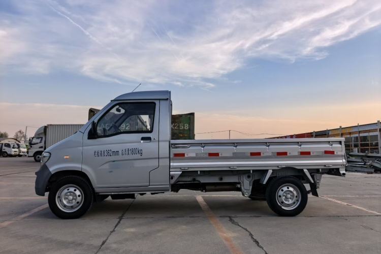 Used Wuling Zhiguang Small Truck 2020 1.2L Single Cab Interior 4