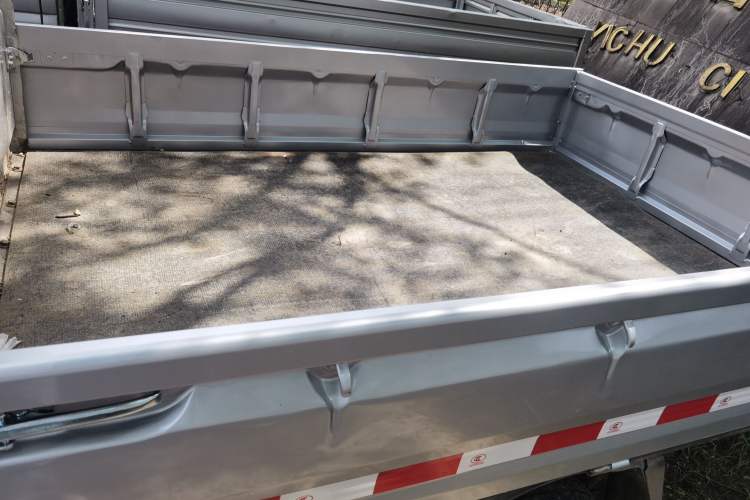 Used Wuling Zhiguang Small Truck 2020 1.2L Double Cab Interior 6
