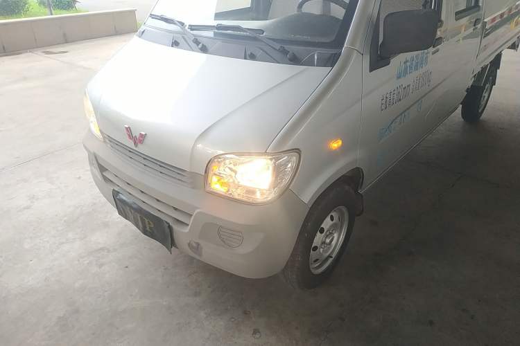 Used Wuling Zhiguang Small Truck 2020 1.2L Double Cab Left Front Headlight