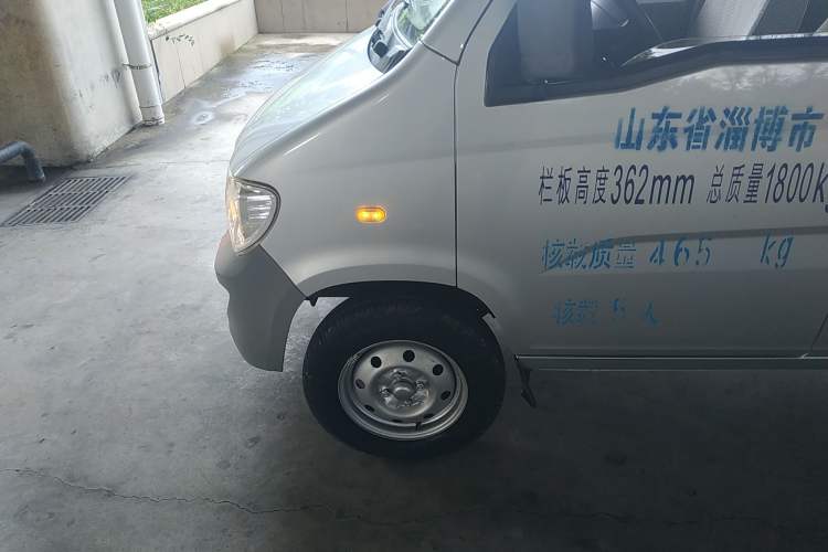 Used Wuling Zhiguang Small Truck 2020 1.2L Double Cab Left Front Wheel Hub