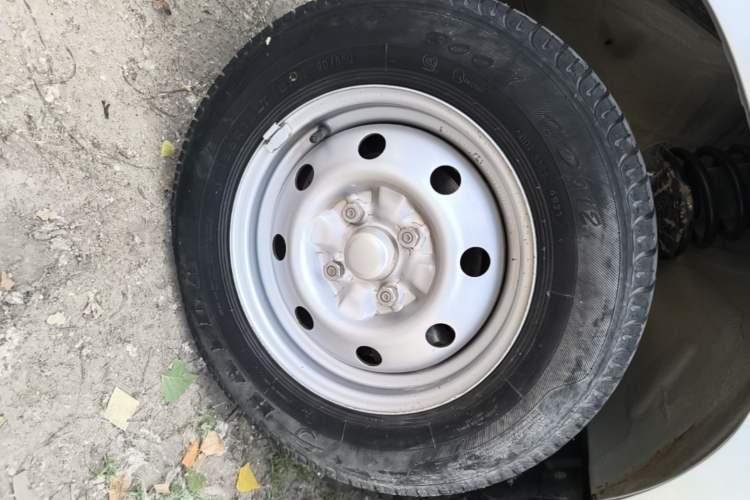 Used Wuling Zhiguang Small Truck 2020 1.2L Single Cab Left Front Wheel Hub