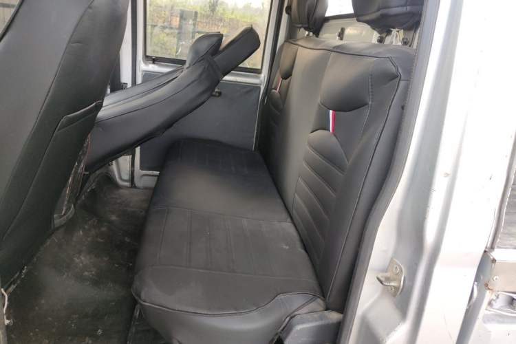 Used Wuling Zhiguang Small Truck 2020 1.2L Double Cab Left Rear Seat
