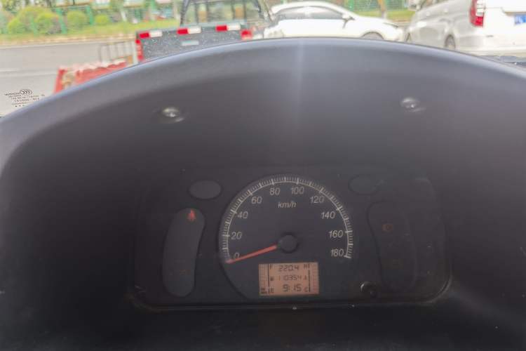 Used Wuling Zhiguang Small Truck 2020 1.2L Double Cab Odometer Close Up