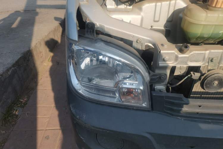 Used Wuling Zhiguang Small Truck 2020 1.2L Double Cab Right Front Headlight