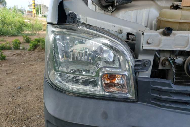 Used Wuling Zhiguang Small Truck 2020 1.2L Double Cab Right Front Headlight