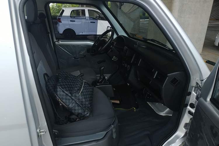Used Wuling Zhiguang Small Truck 2020 1.2L Single Cab Right Front Seat
