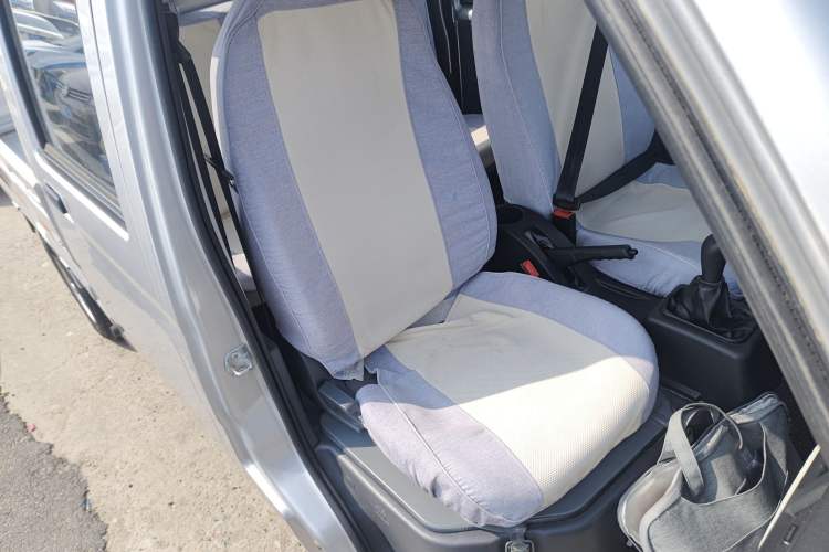 Used Wuling Zhiguang Small Truck 2020 1.2L Double Cab Right Front Seat
