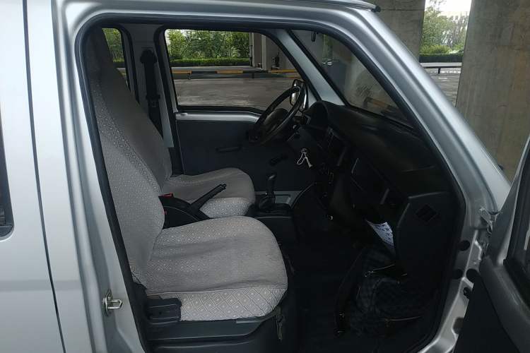 Used Wuling Zhiguang Small Truck 2020 1.2L Double Cab Right Front Seat
