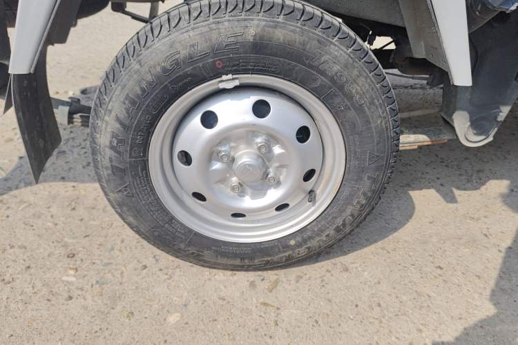 Used Wuling Zhiguang Small Truck 2020 1.2L Double Cab Right Rear Wheel Hub
