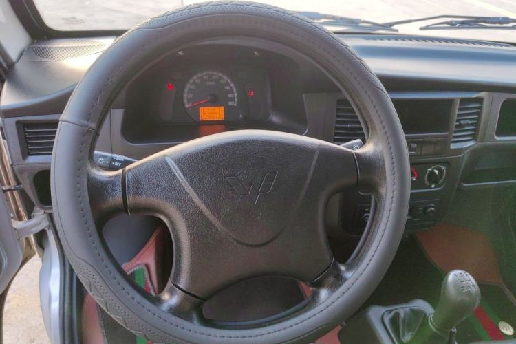 Used Wuling Zhiguang Small Truck 2020 1.2L Double Cab Steering Wheel