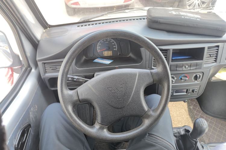 Used Wuling Zhiguang Small Truck 2020 1.2L Double Cab Steering Wheel