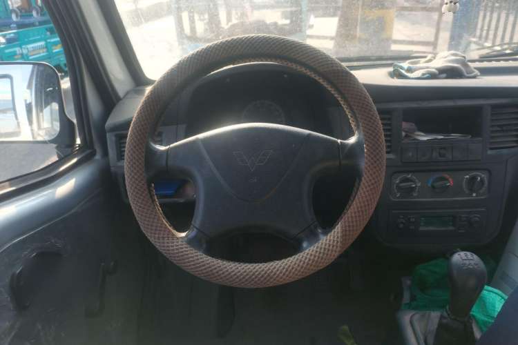Used Wuling Zhiguang Small Truck 2020 1.2L Double Cab Steering Wheel