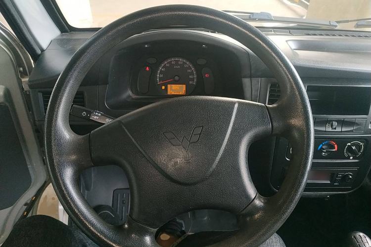 Used Wuling Zhiguang Small Truck 2020 1.2L Double Cab Steering Wheel
