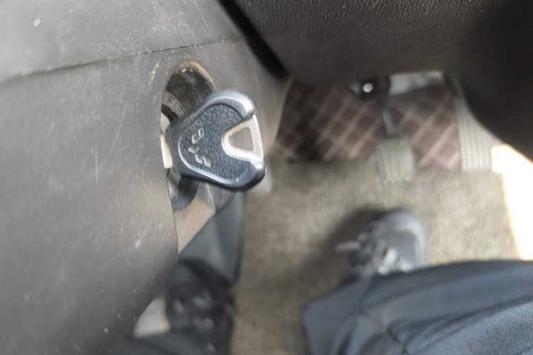 Used Wuling Zhiguang Small Truck 2020 1.2L Double Cab Vehicle Key