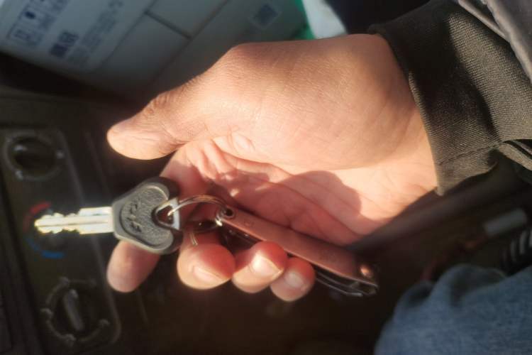 Used Wuling Zhiguang Small Truck 2020 1.2L Double Cab Vehicle Key