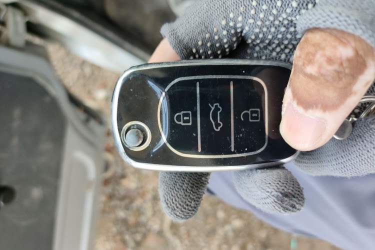 Used Wuling Zhiguang Small Truck 2020 1.2L Double Cab Vehicle Key