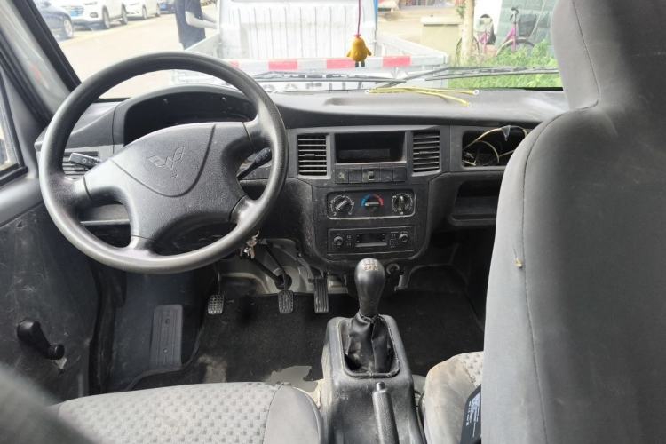 Used Wuling Zhiguang Small Truck 2020 1.2L Double Cab Center Console