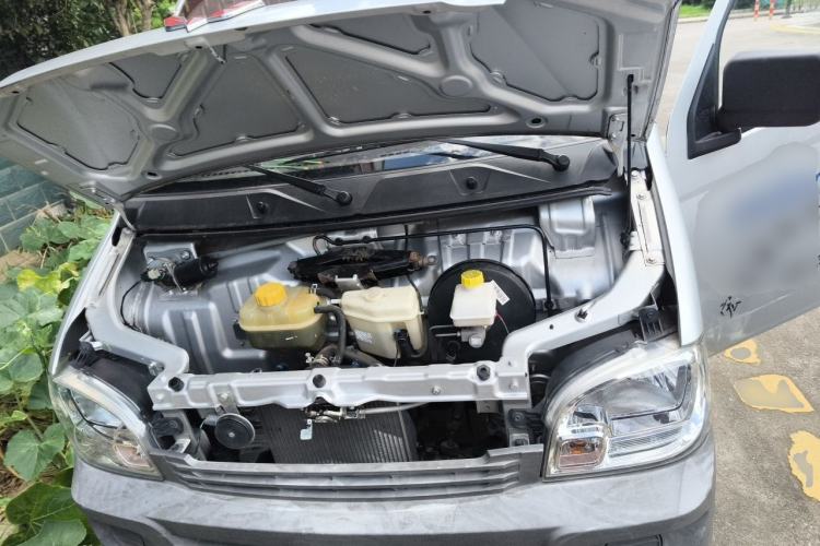 Used Wuling Zhiguang Small Truck 2020 1.2L Double Cab Engine Bay