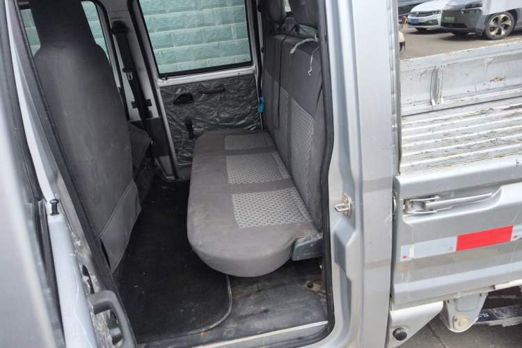 Used Wuling Zhiguang Small Truck 2020 1.2L Double Cab Left Rear Seat