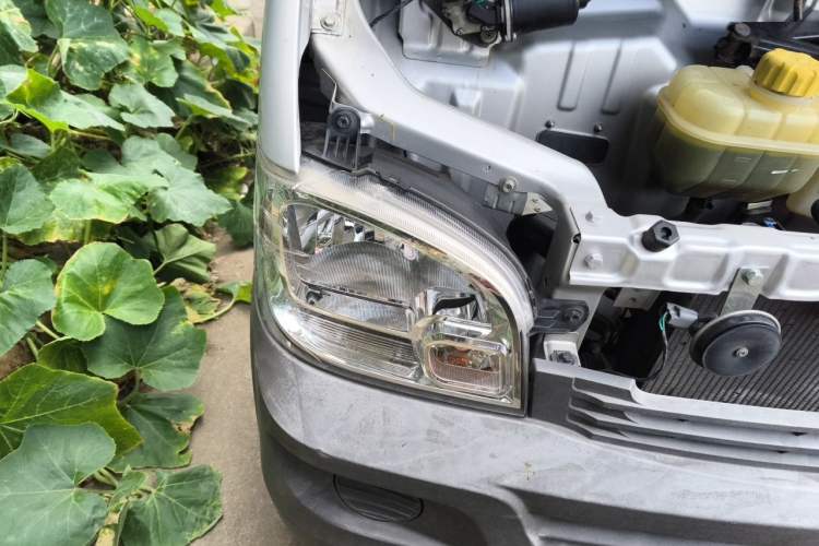 Used Wuling Zhiguang Small Truck 2020 1.2L Double Cab Right Front Headlight