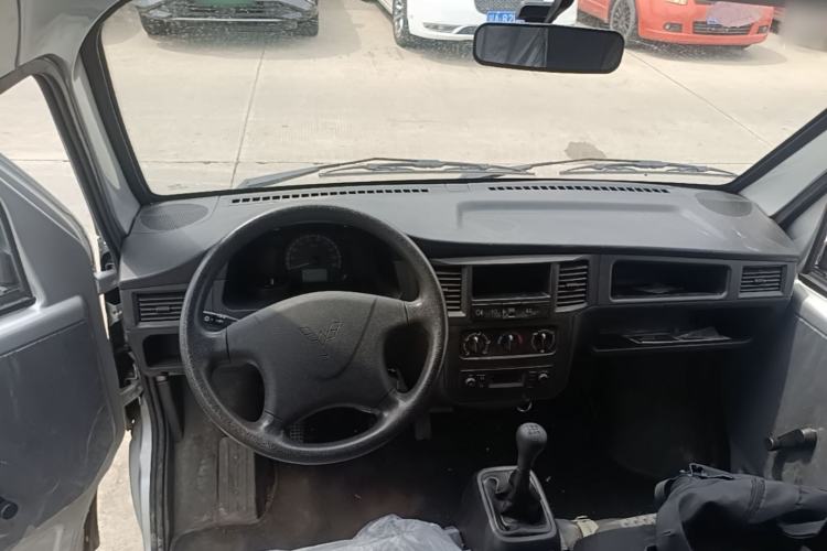 Used Wuling Zhiguang Small Truck 2023 1.5L Double-Cab LAR Center Console