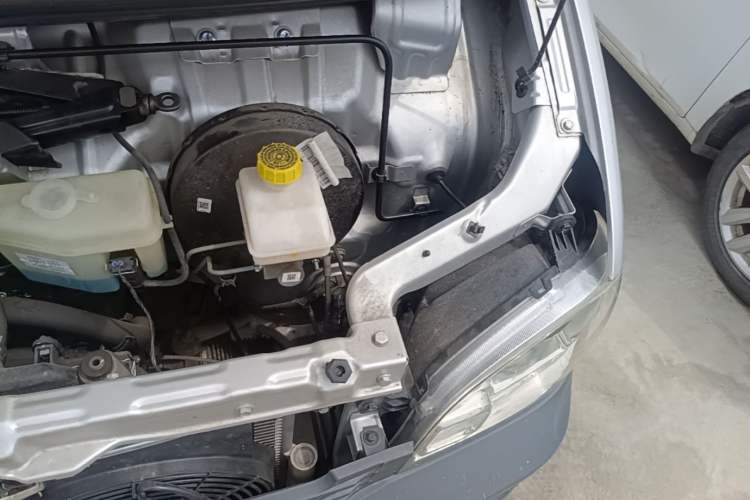 Used Wuling Zhiguang Small Truck 2023 1.5L Double-Cab LAR Engine Bay Left