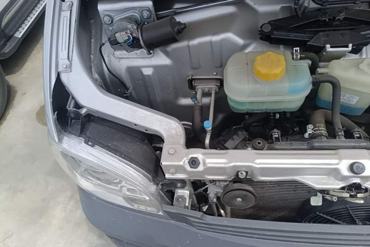 Used Wuling Zhiguang Small Truck 2023 1.5L Double-Cab LAR Engine Bay Right