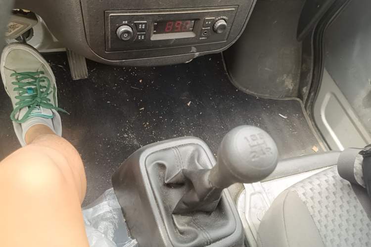 Used Wuling Zhiguang Small Truck 2023 1.5L Double-Cab LAR Gear Lever