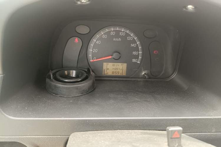 Used Wuling Zhiguang Small Truck 2023 1.5L Double-Cab LAR Odometer Close Up
