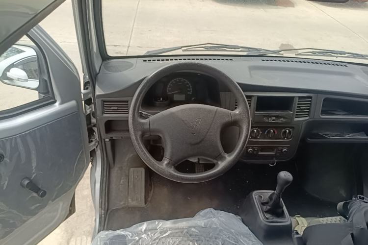 Used Wuling Zhiguang Small Truck 2023 1.5L Double-Cab LAR Steering Wheel