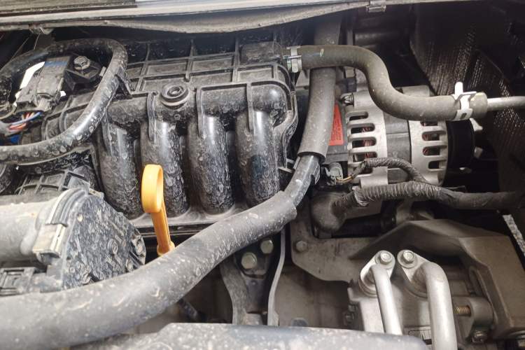 Used Wuling Zhiguang Small Truck 2023 1.5L Double-Cab LAR Engine Bay