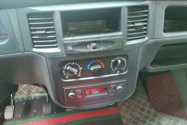 Used Wuling Zhiguang Small Truck 2023 1.5L Double-Cab LAR Audio And AC Panel