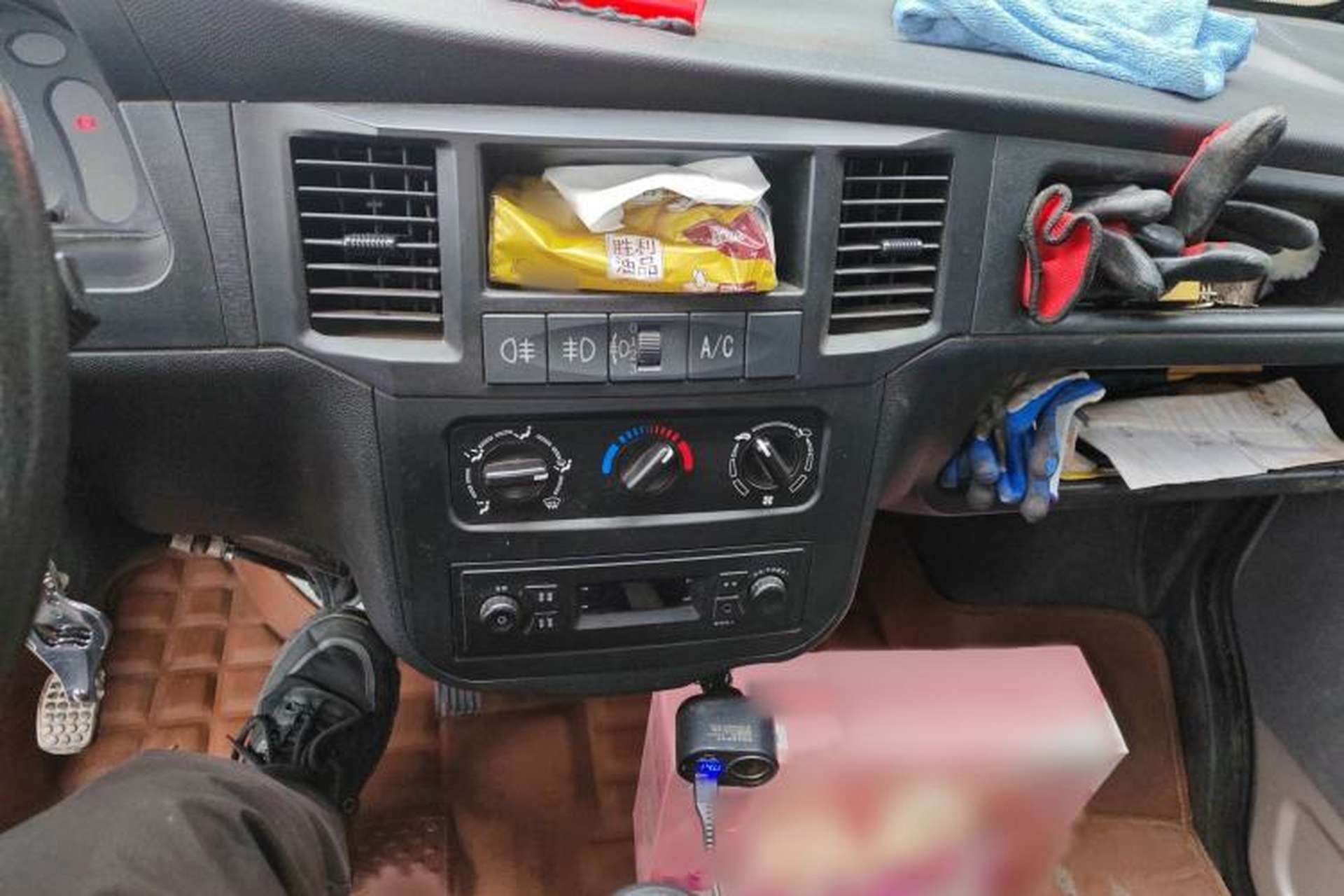 Used Wuling Zhiguang Small Truck 2023 1.5L Double-Cab LAR Audio And AC Panel