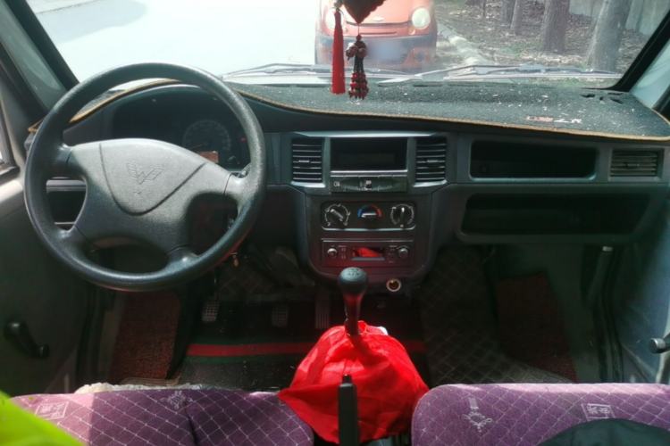 Used Wuling Zhiguang Small Truck 2023 1.5L Double-Cab LAR Center Console