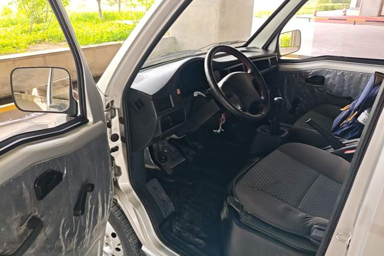 Used Wuling Zhiguang Small Truck 2023 1.5L Double-Cab LAR Driver Seat