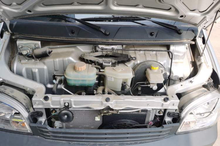 Used Wuling Zhiguang Small Truck 2023 1.5L Single-Row Heavy-Duty Version LAR Engine Bay