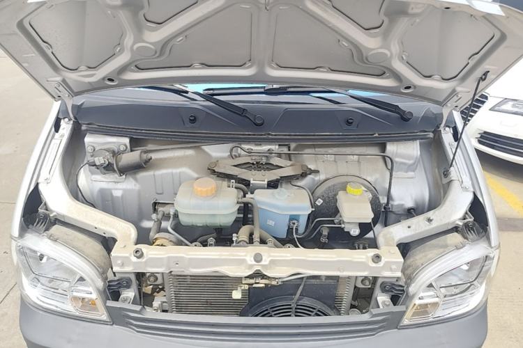 Used Wuling Zhiguang Small Truck 2023 1.5L Single-Row LAR Engine Bay