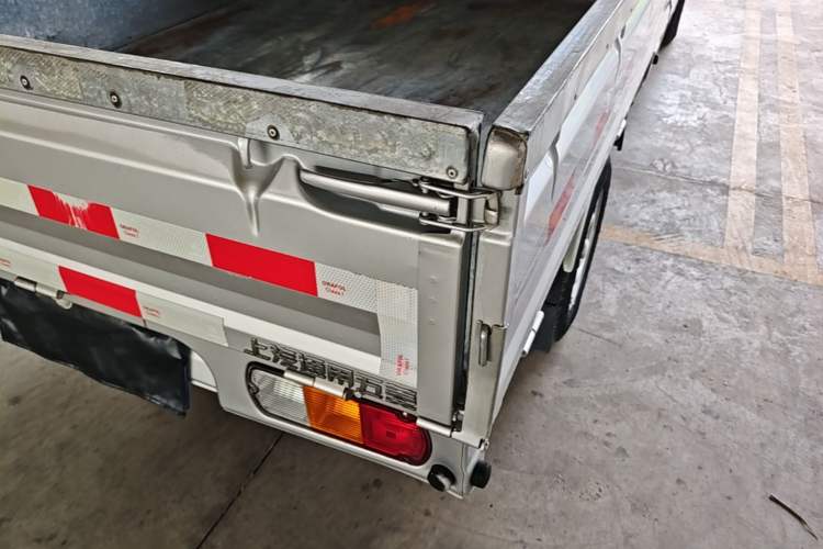Used Wuling Zhiguang Small Truck 2023 1.5L Double-Cab LAR Exterior 3
