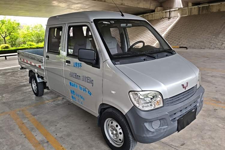 Used Wuling Zhiguang Small Truck 2023 1.5L Double-Cab LAR Front Right 45 Deg