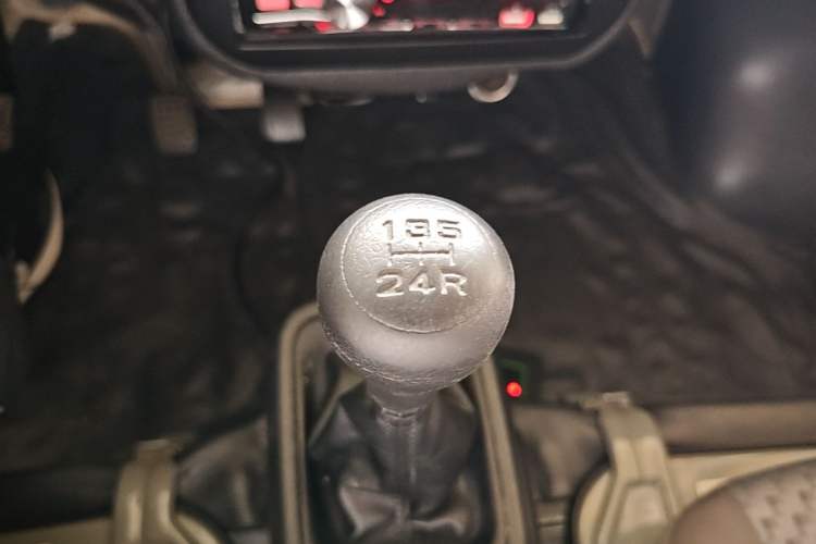 Used Wuling Zhiguang Small Truck 2023 1.5L Double-Cab LAR Gear Lever