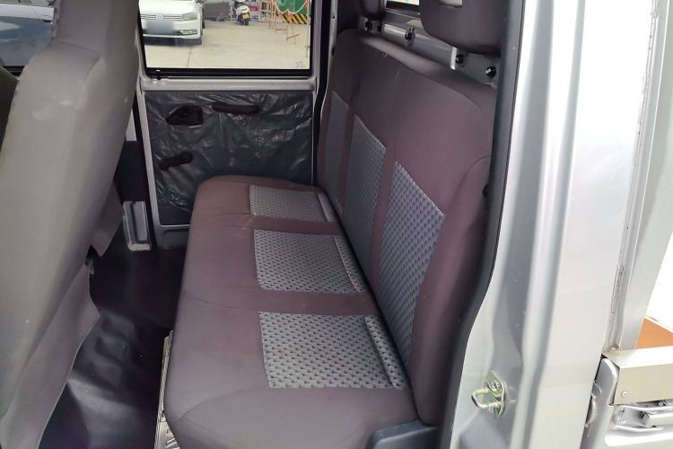Used Wuling Zhiguang Small Truck 2023 1.5L Double-Cab LAR Interior 1